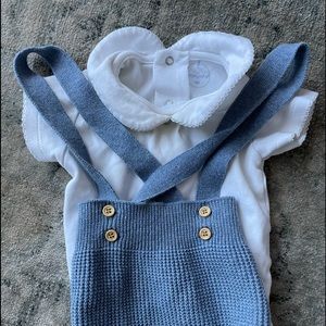 3 month Feltman Brothers blue knitted overalls +  laranjinha (6 m) white onesie